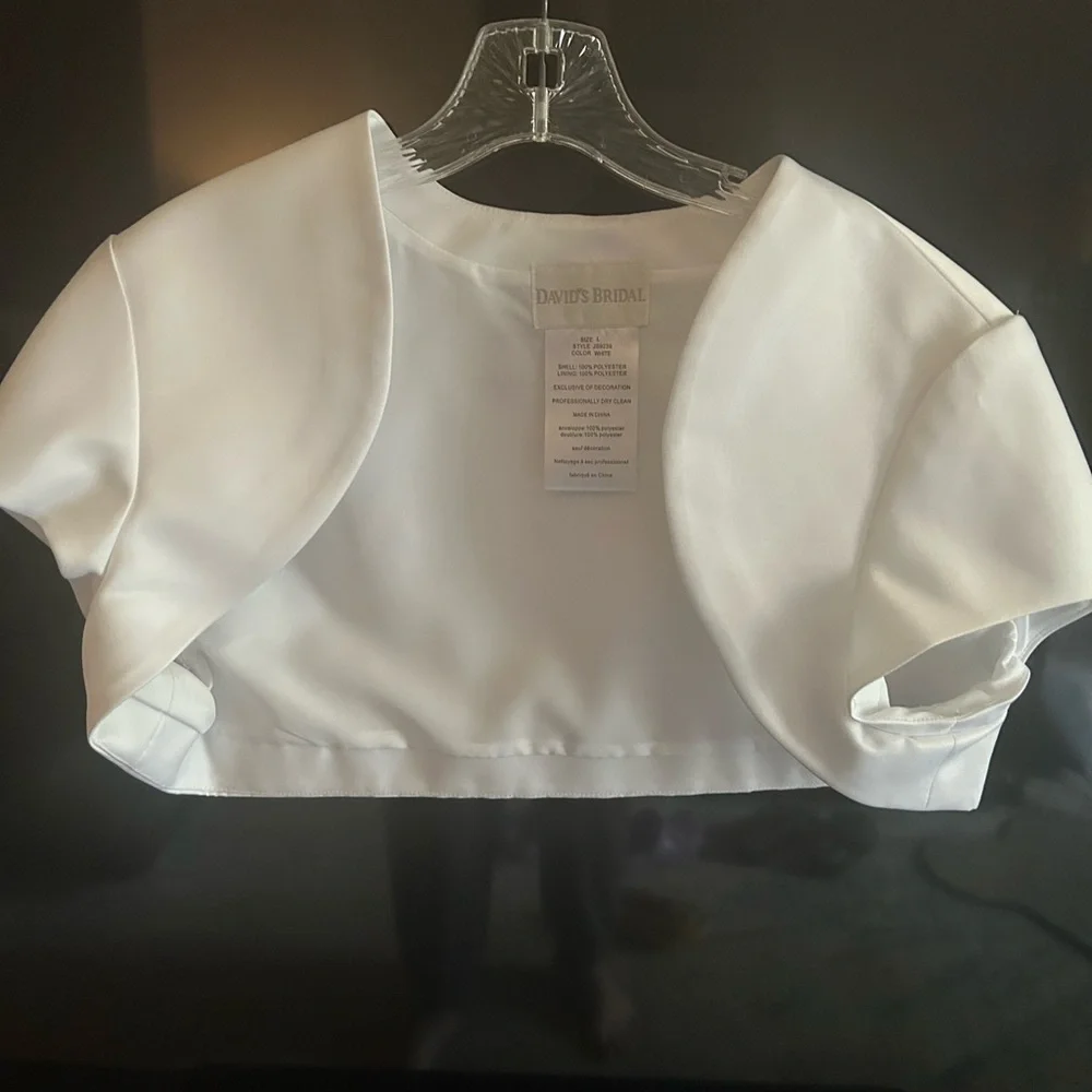 Wedding shrug by David’s Bridal - Picture 2 of 2
